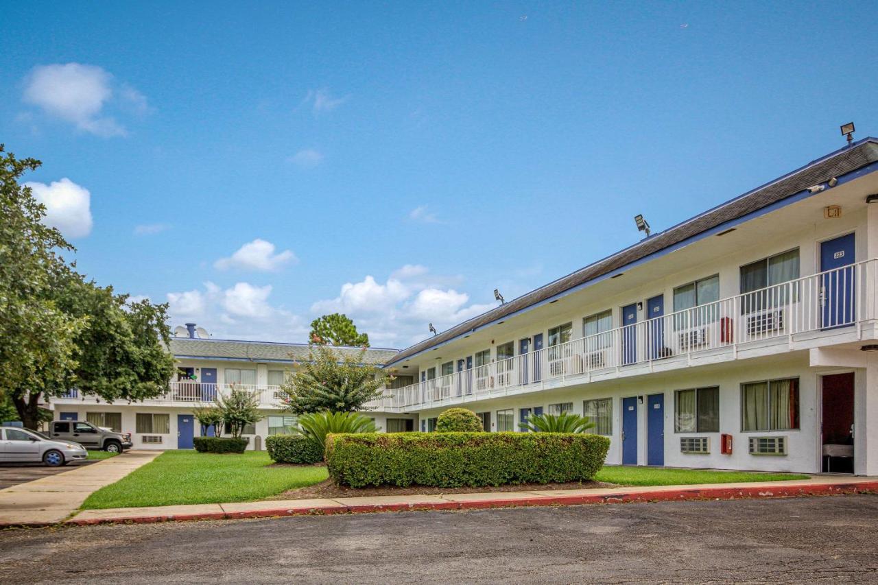 Motel 6-Conroe, Tx Εξωτερικό φωτογραφία