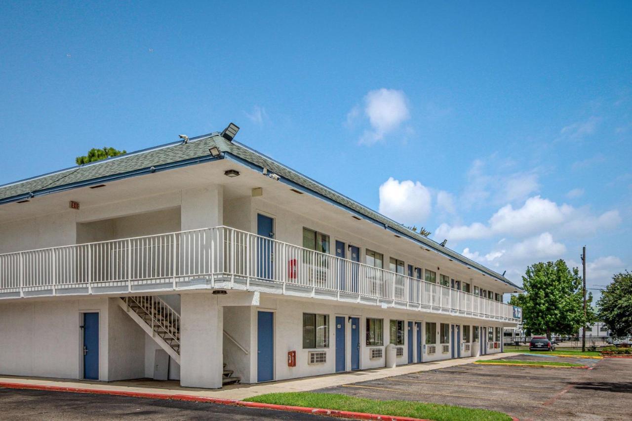 Motel 6-Conroe, Tx Εξωτερικό φωτογραφία