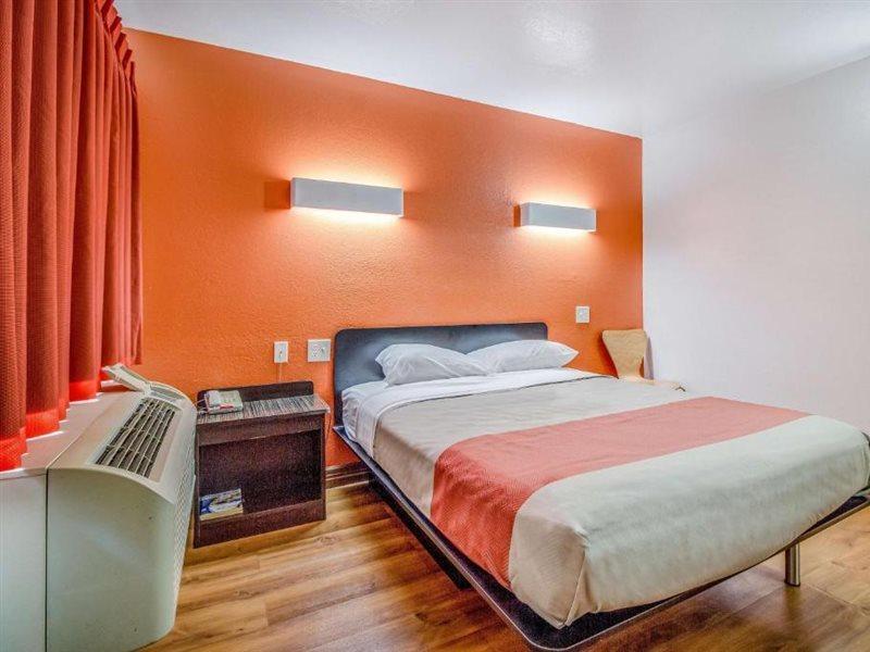 Motel 6-Conroe, Tx Εξωτερικό φωτογραφία