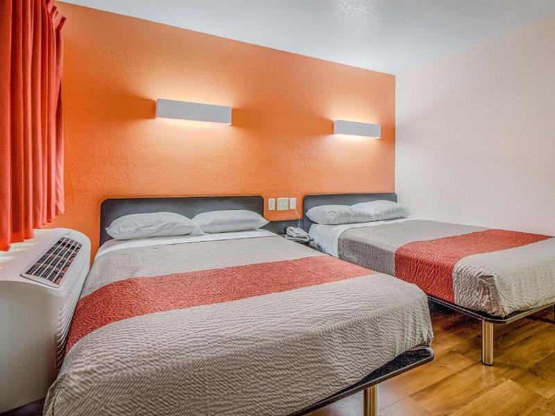 Motel 6-Conroe, Tx Εξωτερικό φωτογραφία