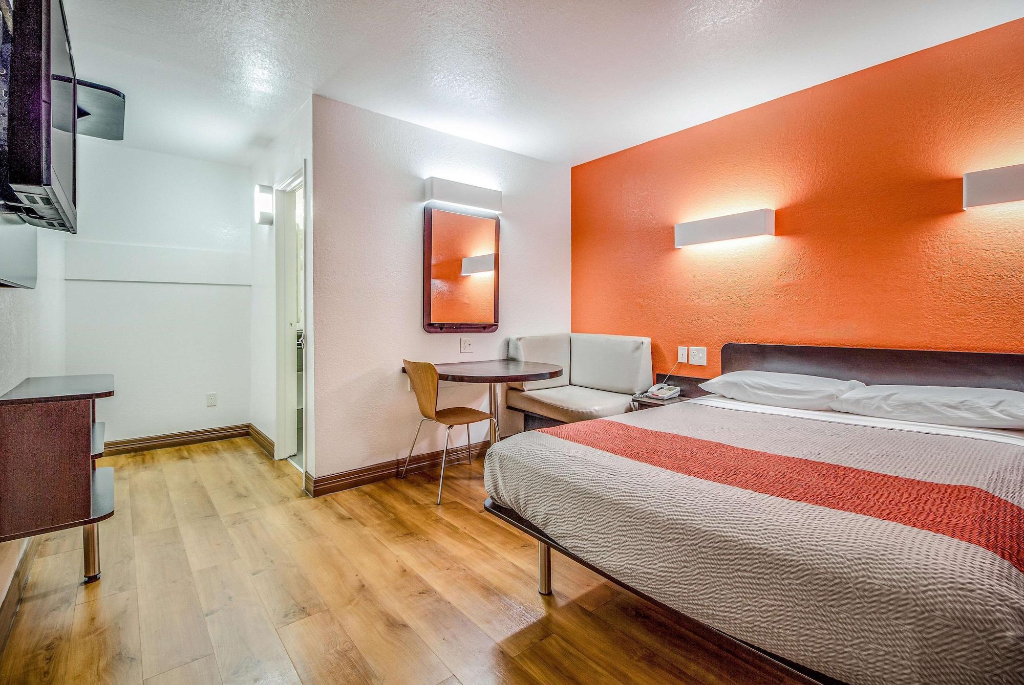 Motel 6-Conroe, Tx Εξωτερικό φωτογραφία