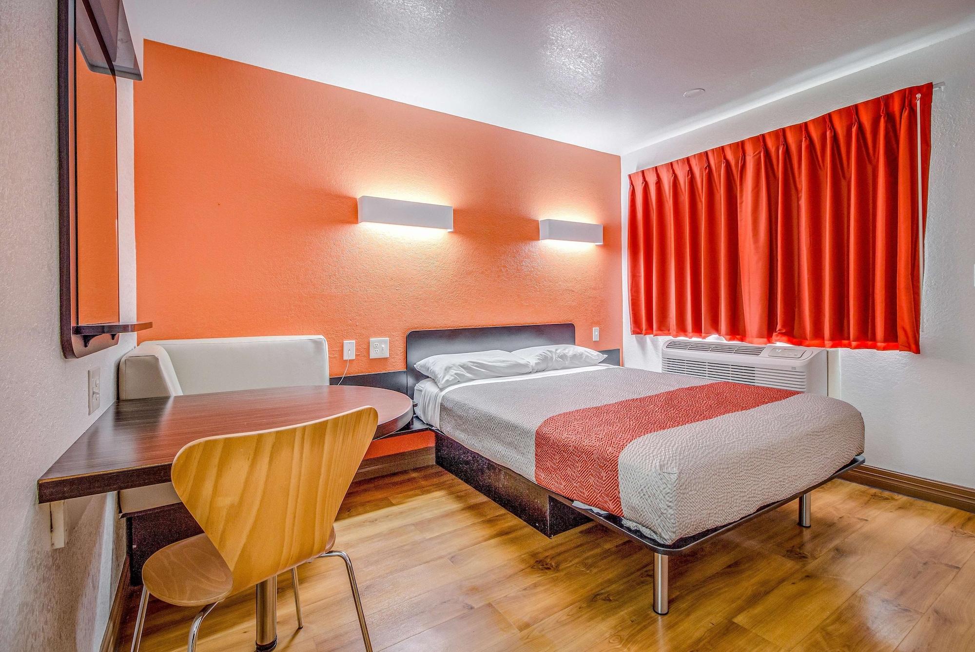 Motel 6-Conroe, Tx Εξωτερικό φωτογραφία