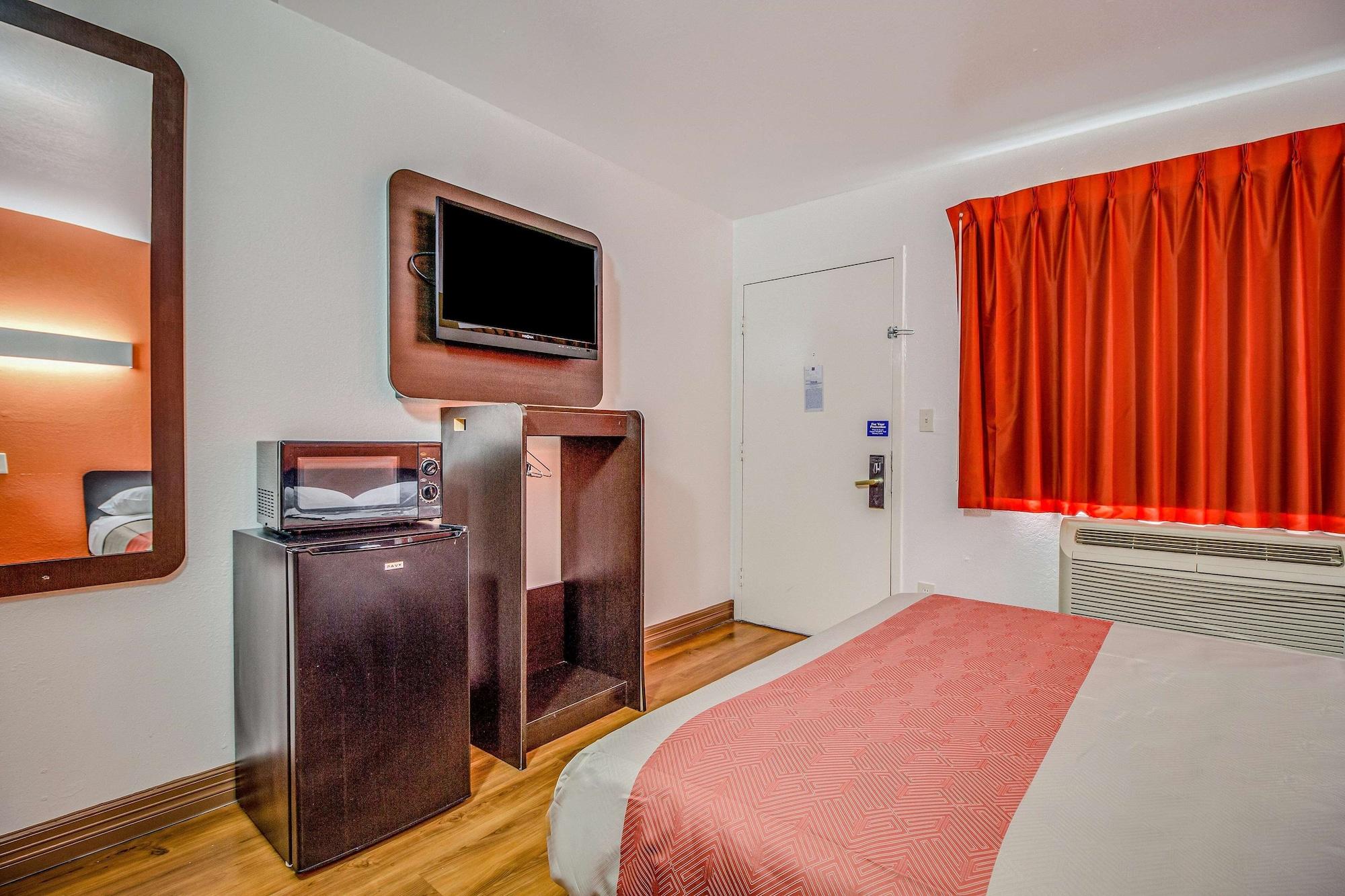 Motel 6-Conroe, Tx Εξωτερικό φωτογραφία