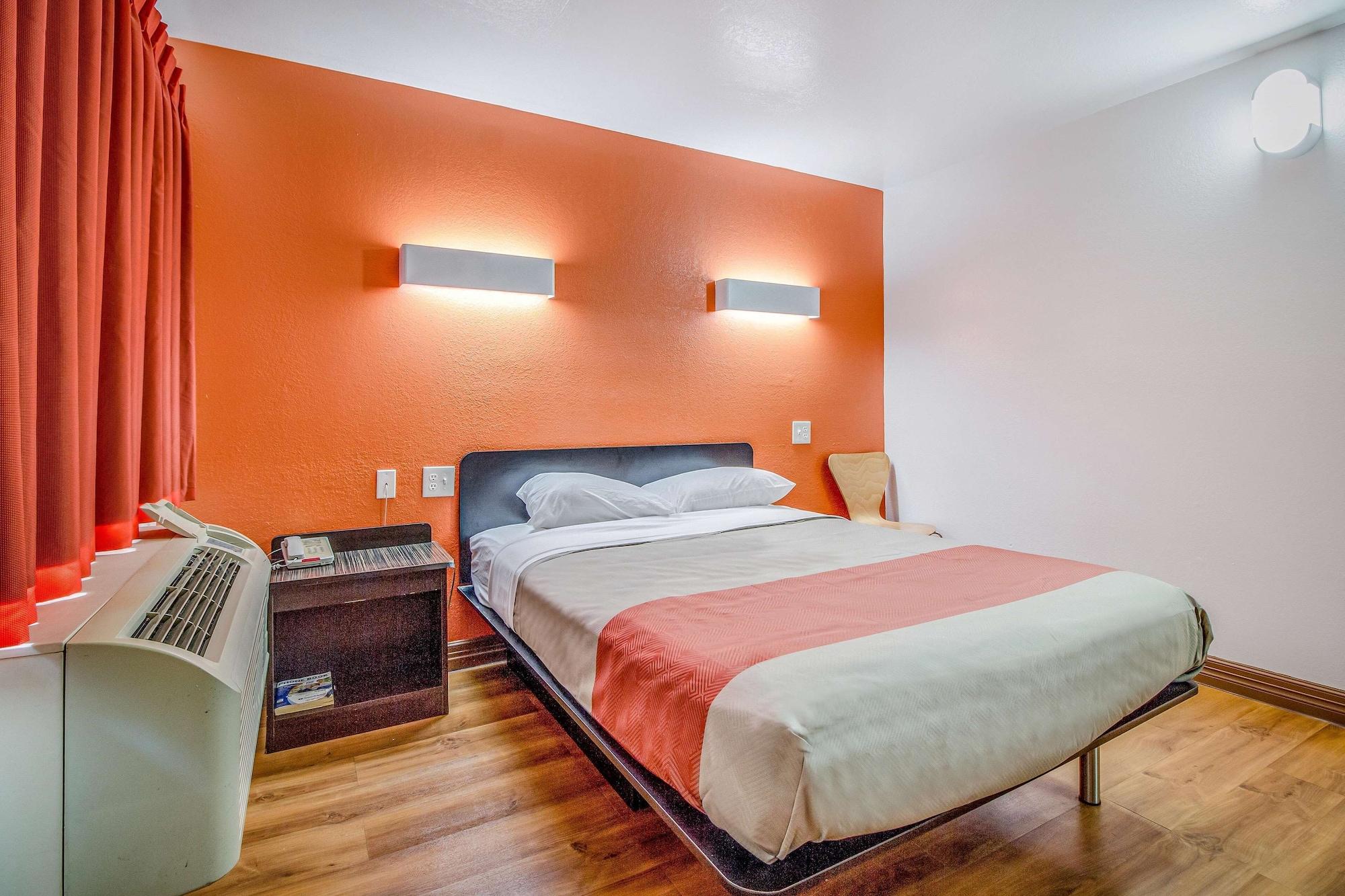 Motel 6-Conroe, Tx Εξωτερικό φωτογραφία