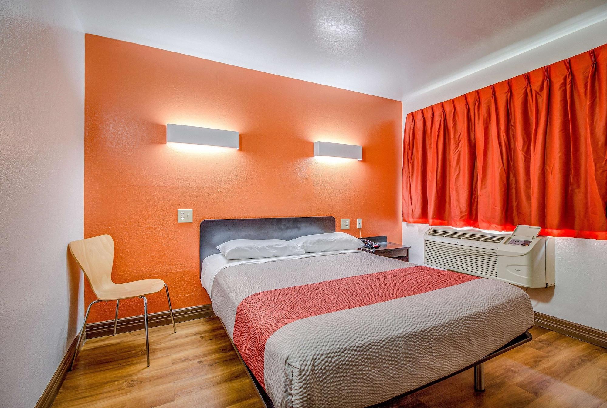 Motel 6-Conroe, Tx Εξωτερικό φωτογραφία