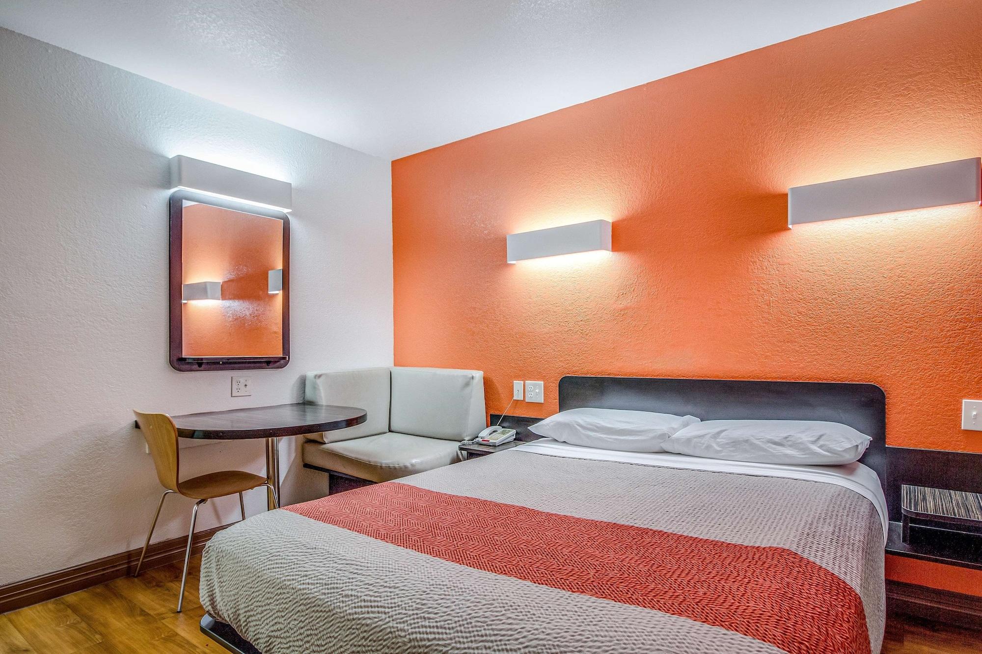 Motel 6-Conroe, Tx Εξωτερικό φωτογραφία