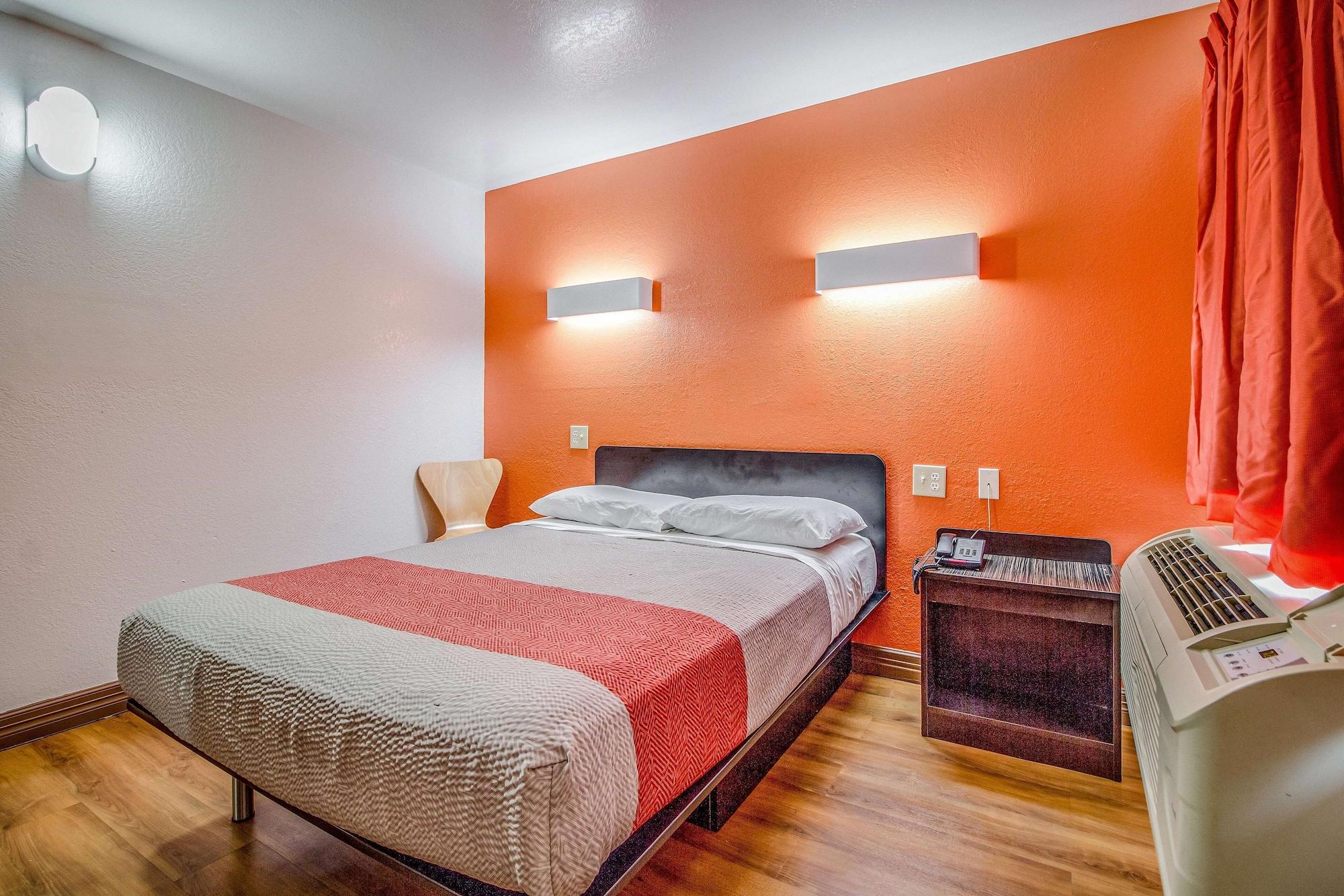 Motel 6-Conroe, Tx Εξωτερικό φωτογραφία