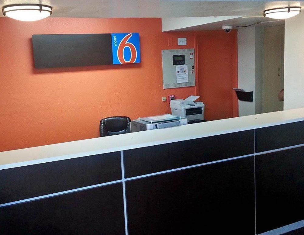 Motel 6-Conroe, Tx Εξωτερικό φωτογραφία